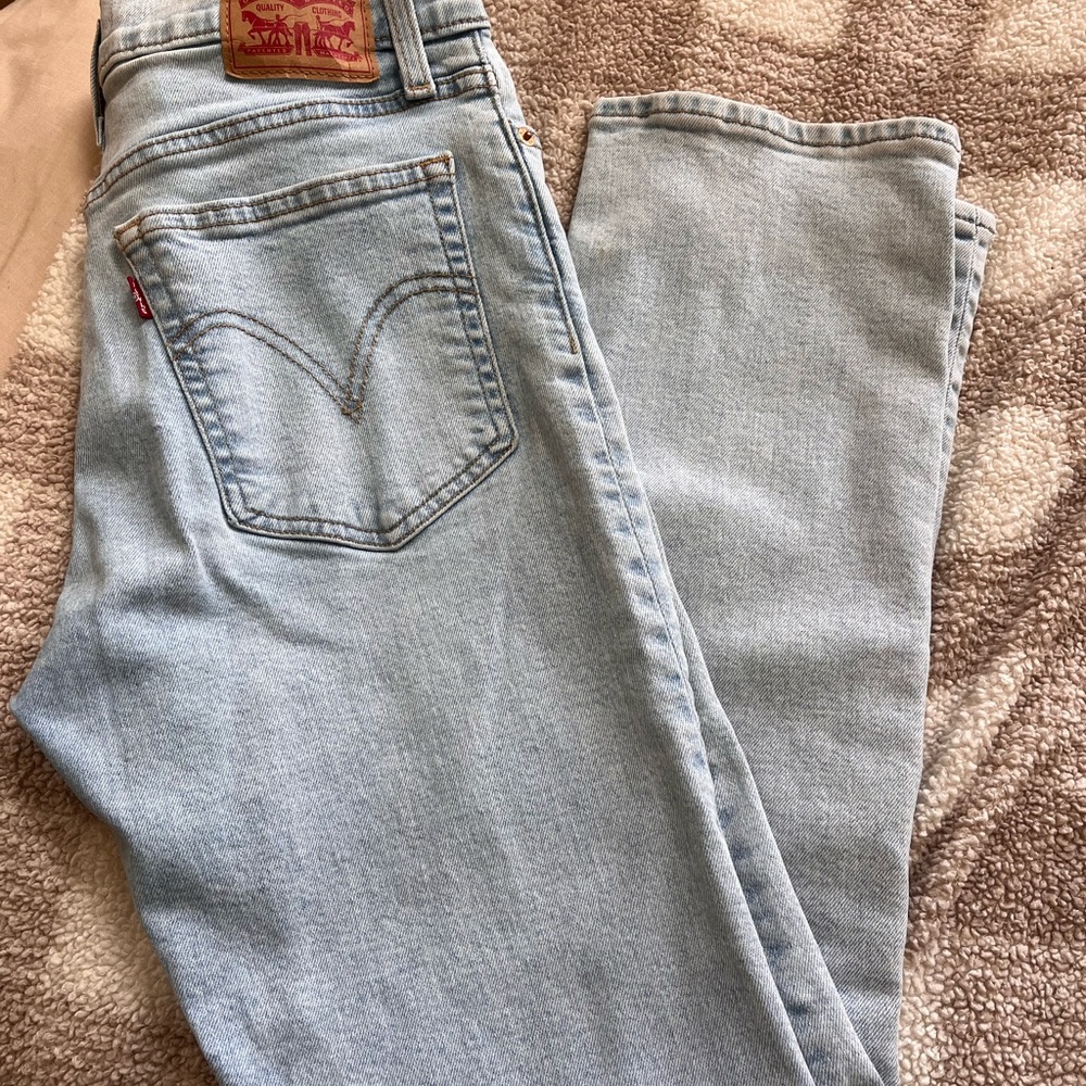 Levi's Women's Straight Leg Jeans in Light Blue